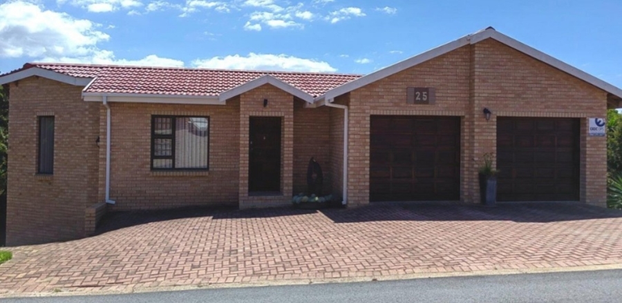 3 Bedroom Property for Sale in Wavecrest Eastern Cape